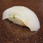 寿司つばさ - 水烏賊そのままで。三日寝かせ、間に雲丹や木の芽