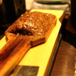 本家伴久 - 名物「一升べら」