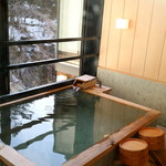 本家伴久 - 部屋の半露天風呂
