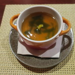 コントワール ミサゴ - アミューズ1：ズワイガニとほうれん草の茶碗蒸し オマール海老の出汁で1