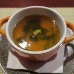 コントワール ミサゴ - アミューズ1：ズワイガニとほうれん草の茶碗蒸し オマール海老の出汁で2