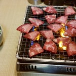 大衆ホルモン焼肉 創 - 上タン