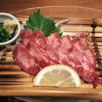 馬桜 下通り店 - 上タン刺し