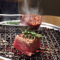 焼肉すどう 春吉 - おまかせコース
                川岸さんのサーロイン
                
                焼くと休ませると繰り返して余熱で火を入れていく