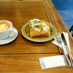 Nem Coffee&Espresso - カフェラテ550円、グリルドエッグトースト600円