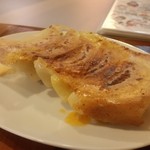 餃子のパプア - 「餃子アラカルト 5個 (480円)」、この中の一つがデス！