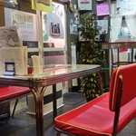 餃子のパプア - アメリカンな内観