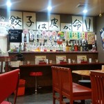 餃子のパプア - 店内の様子、「餃子は皮が命！！」