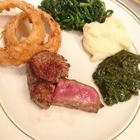 ウルフギャング・ステーキハウス 丸の内店 - 最初はとりわけてくれはるのだ♡
