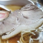 久華 - 大きめのチャーシューが4枚入ってます