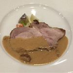 ホテル＆スパ　アンダリゾート伊豆高原 - もち豚のロースト　ポルチーニソース