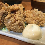 和風串カツBar くしゃくしゃ - 唐揚げ5個、マヨネーズも付いています