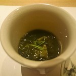 鮓 きずな - 椀物　岩手産 蝦夷鮑と青森県産青海苔