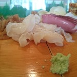 Matsuei Sushi - ゲタの上には玉子焼き、貝ヒモ、タコの頭など。