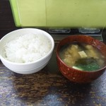 ぼこでこ - 定食なので、ご飯とみそ汁がつきます