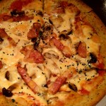 イタリア食堂　ポコポコペペ - ベーコンときのこのピザ