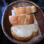 エル・シッド - 海老のガーリック炒めに付いてくるパンです