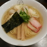 八雲 - 特製わんたん麺(白だし、肉・えびわんたん3ヶづつ)1000円