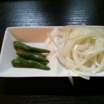 インド ダイニング&バー Nataraja - 料理写真:青唐辛子と生玉葱