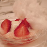 Shin Harada - お楽しみの皿 いちごのデザート