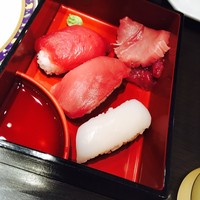 リュクス ダイニング ハプナ - マグロの解体ショーの後のマグロの刺身&お寿司
