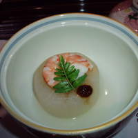 料亭 大宮 一の家 - ＜炊き合わせ＞　風呂吹き大根、海老、木の芽