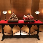 ホテル ラ・スイート神戸ハーバーランド - エントランスの雛飾り