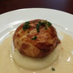 牡蠣の軽い燻製とベーコン、ほうれん草のパイ包み焼き