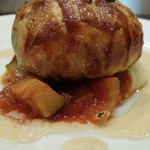 プティタプティ - 牡蠣の軽い燻製とベーコン、ほうれん草のパイ包み焼き