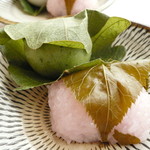 金城製菓株式会社 - 柏餅（よもぎ）＆桜餅