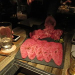 六本木焼肉　Kintan - ロース的なのも登場です