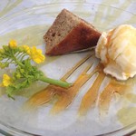 森のレストラン ラッキーガーデン - バナナケーキとバニラアイス