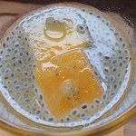 森のレストラン ラッキーガーデン - パッションフルーツジュースのカサカサ（バジリコの種）