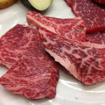 みょうが屋 - ともバラの赤身が多い部位
      カブリ