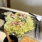 広島風おこのみ焼 珠芽 - 焼き中！