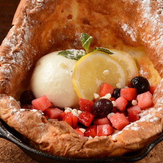 Enjoy a new type of Pancakes "Dutch Baby" for lunch♪