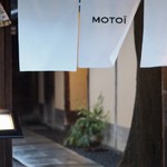 モトイ - 店舗入口