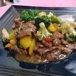 青龍 - ③牛肉とブロッコリーの炒め物