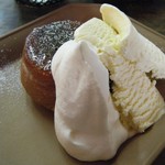 モンネ・ルギ・ムック - 本日のケーキ（りんごタルト バニラアイス添え）