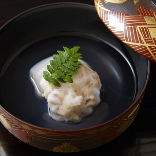 京都老舗料亭のお味をそのままに四季を取り入れたお料理の数々