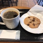 スターバックス・コーヒー - チョコチャンククッキー、トールドリップコーヒー