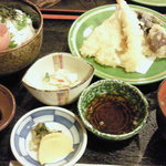 鏡山温泉茶屋 美人の湯 - 山かけ丼てんぷら定食￥１０５０