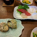 山水 - サザエの壺焼きと刺し身