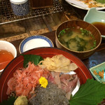 浜焼き･海鮮丼 かもめ丸 - 桜海老のかき揚げとぬまづ丼