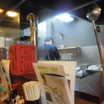 手打ちらーめんはやぶさ - 店主はキビキビ動く