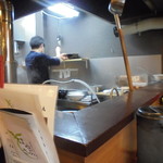 手打ちらーめんはやぶさ - お湯が大量に出て麺を茹でるようです