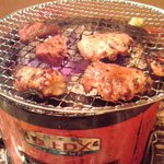 ホルモン焼天 宮の前店 - 七輪で大きなお肉を焼きます