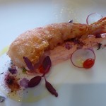 マイクロトマトが鮮やかな車海老の梅肉ソースそえ、