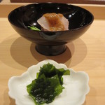 寿司つばさ - カワハギの肝和え、若芽は肝拭いに