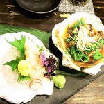 OYSTERBAR SHELL&SHRIMP - 天然帆立　造り＆紐と肝のダシ醤油焼き　￥９８０